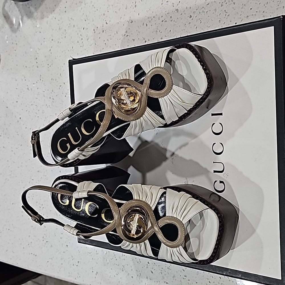 GUCCI NAPPA CHARLOTT DUSTY WHITE/ MUDD 37 1/2 PLATFORM SHOES. LIKE NEW